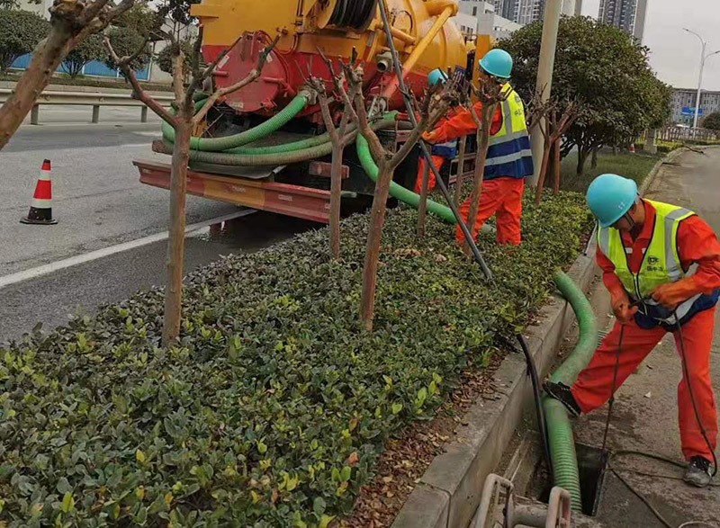 吊罗山乡市政管道清淤