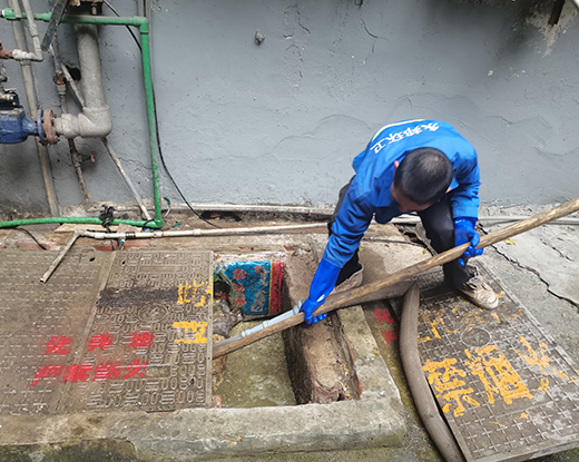 吊罗山乡清掏化粪池