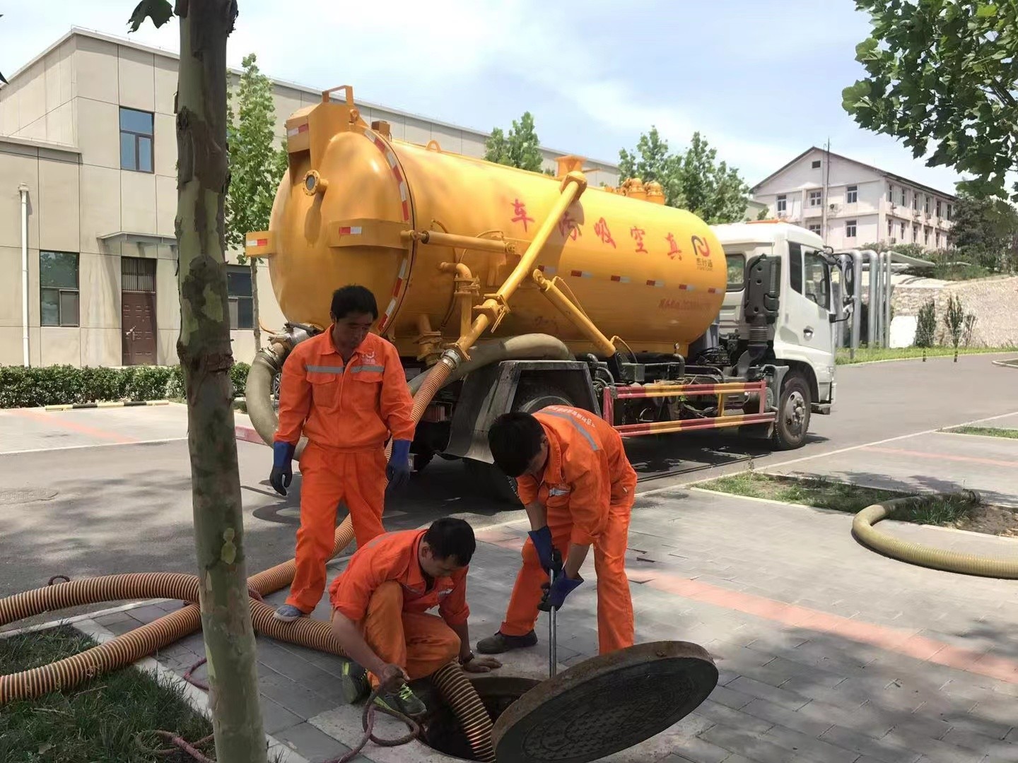 吊罗山乡化粪池清理与5-8吨吸粪车施工效率分析